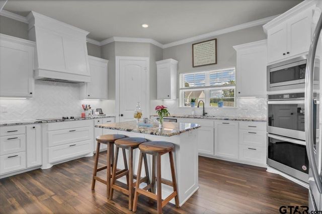 18329 Timber Oaks Dr, Lindale, TX 75771