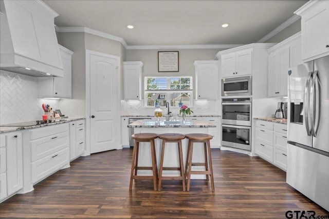 18329 Timber Oaks Dr, Lindale, TX 75771