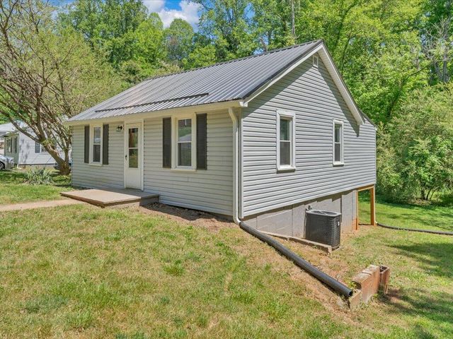 1119 Drewry RD, Martinsville, VA 24112