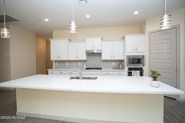 13480 N Gladstone Hill Place, Marana, AZ 85658
