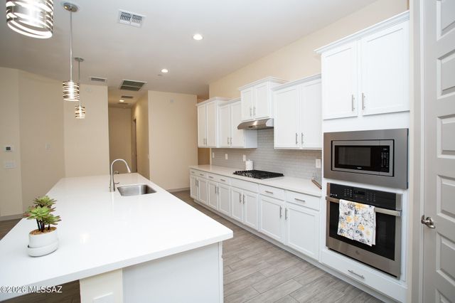 13480 N Gladstone Hill Place, Marana, AZ 85658