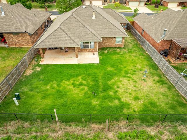 2716 SE 39th Street, Moore, OK 73160