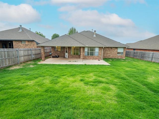 2716 SE 39th Street, Moore, OK 73160
