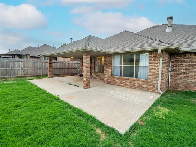 2716 SE 39th Street, Moore, OK 73160