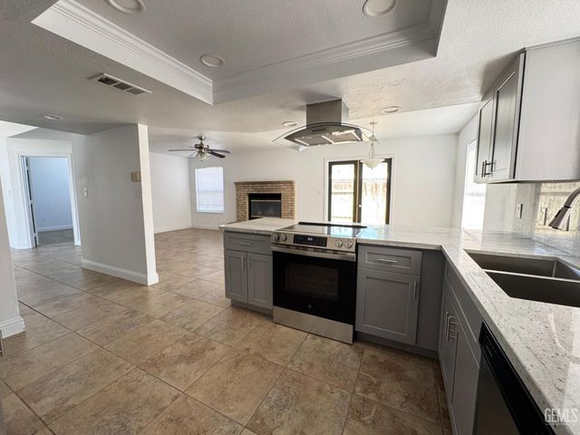 9012 Caymus Court, Bakersfield, CA 93312