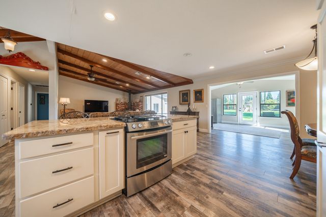 7273 Amigo Way, Redding, CA 96002