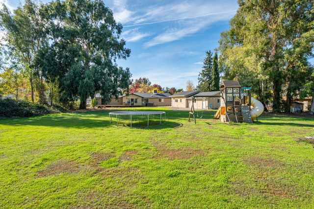 7273 Amigo Way, Redding, CA 96002