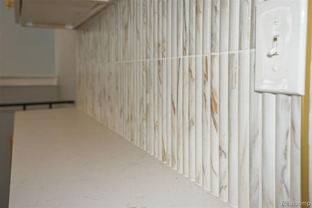 5783 Williamsburg Court, Waterford, MI 48327