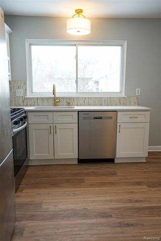 5783 Williamsburg Court, Waterford, MI 48327