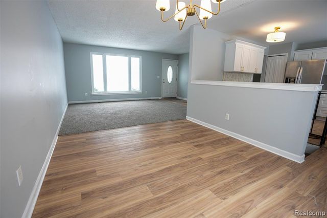 5783 Williamsburg Court, Waterford, MI 48327