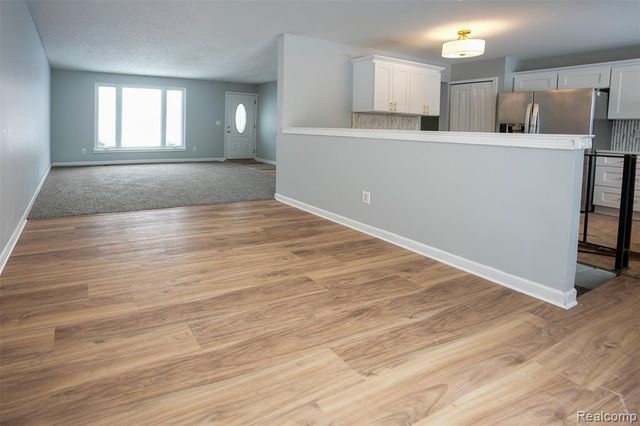 5783 Williamsburg Court, Waterford, MI 48327