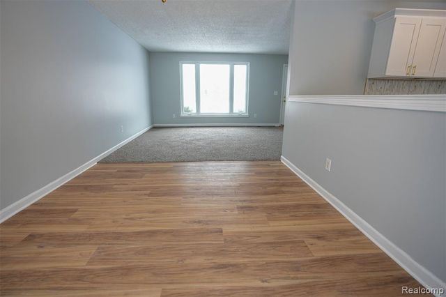 5783 Williamsburg Court, Waterford, MI 48327