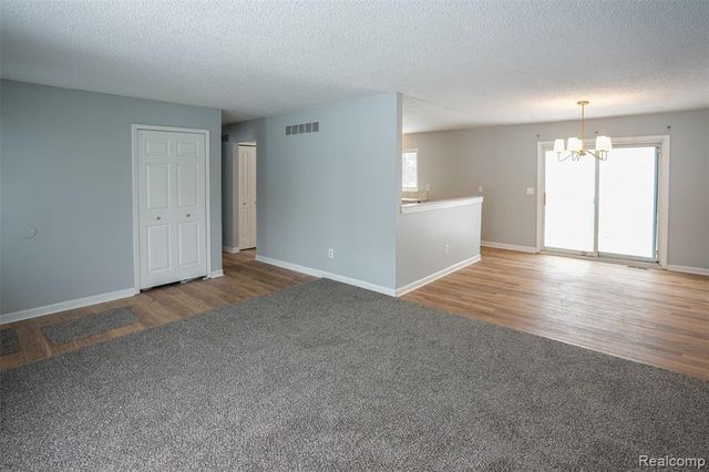 5783 Williamsburg Court, Waterford, MI 48327