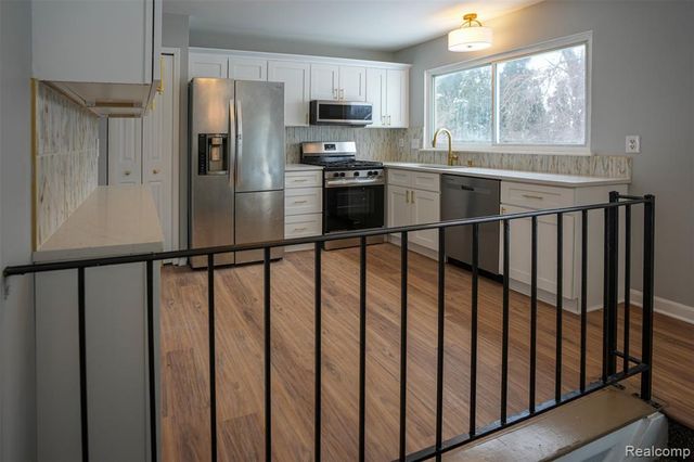 5783 Williamsburg Court, Waterford, MI 48327