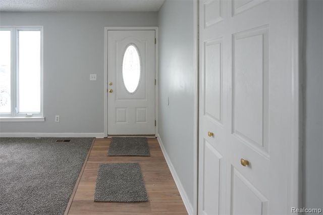 5783 Williamsburg Court, Waterford, MI 48327