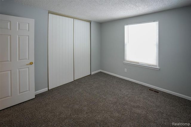 5783 Williamsburg Court, Waterford, MI 48327