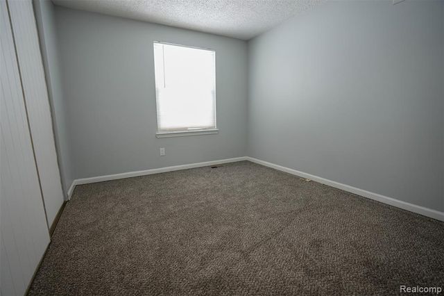 5783 Williamsburg Court, Waterford, MI 48327