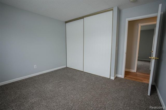 5783 Williamsburg Court, Waterford, MI 48327