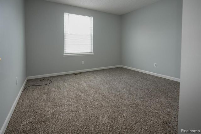 5783 Williamsburg Court, Waterford, MI 48327