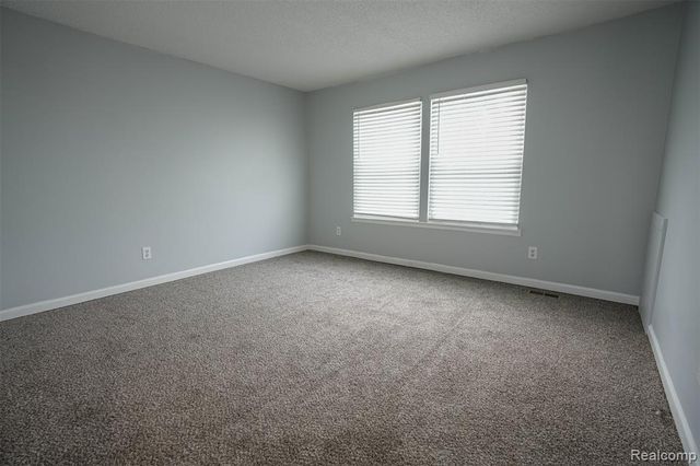 5783 Williamsburg Court, Waterford, MI 48327