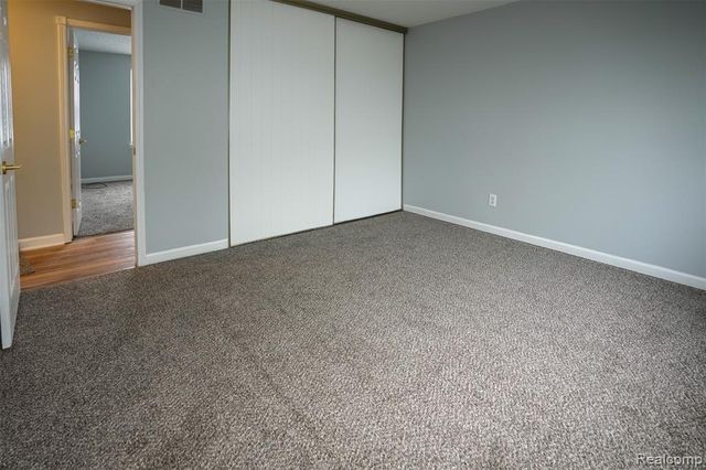 5783 Williamsburg Court, Waterford, MI 48327