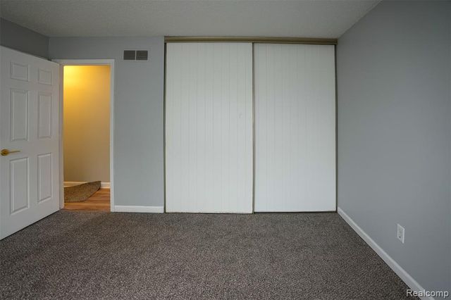 5783 Williamsburg Court, Waterford, MI 48327