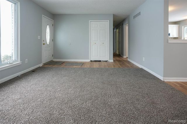 5783 Williamsburg Court, Waterford, MI 48327