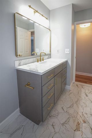 5783 Williamsburg Court, Waterford, MI 48327