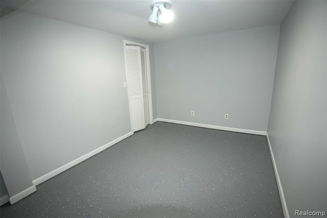 5783 Williamsburg Court, Waterford, MI 48327