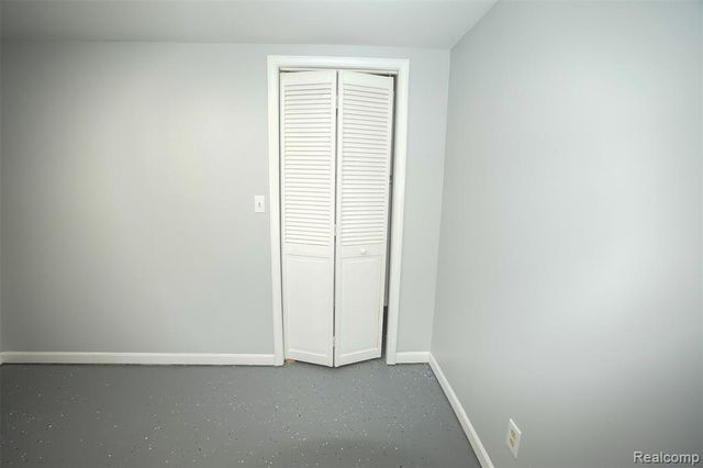 5783 Williamsburg Court, Waterford, MI 48327