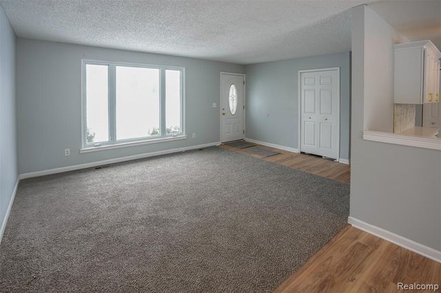 5783 Williamsburg Court, Waterford, MI 48327