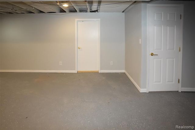 5783 Williamsburg Court, Waterford, MI 48327