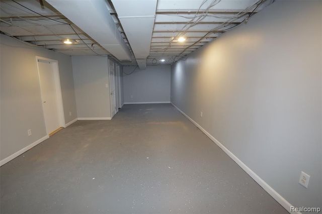 5783 Williamsburg Court, Waterford, MI 48327