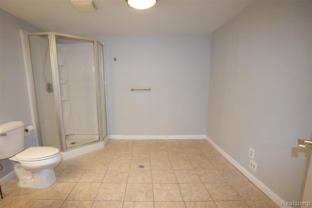 5783 Williamsburg Court, Waterford, MI 48327