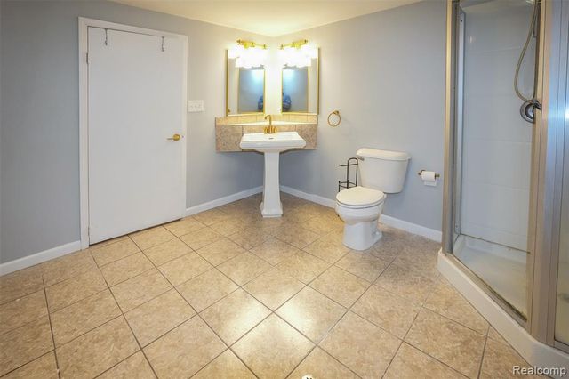 5783 Williamsburg Court, Waterford, MI 48327