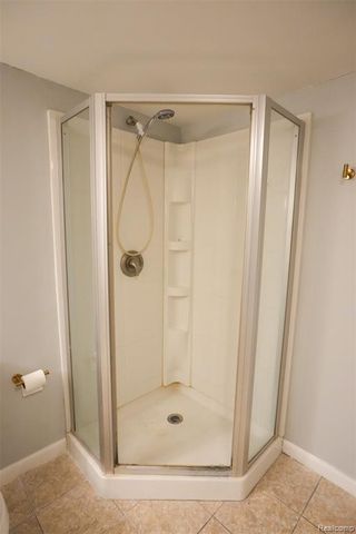 5783 Williamsburg Court, Waterford, MI 48327