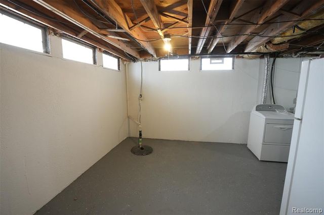 5783 Williamsburg Court, Waterford, MI 48327