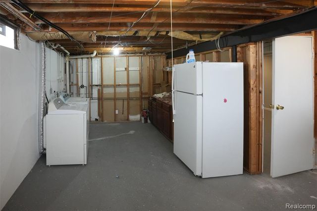 5783 Williamsburg Court, Waterford, MI 48327