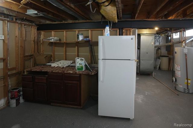 5783 Williamsburg Court, Waterford, MI 48327