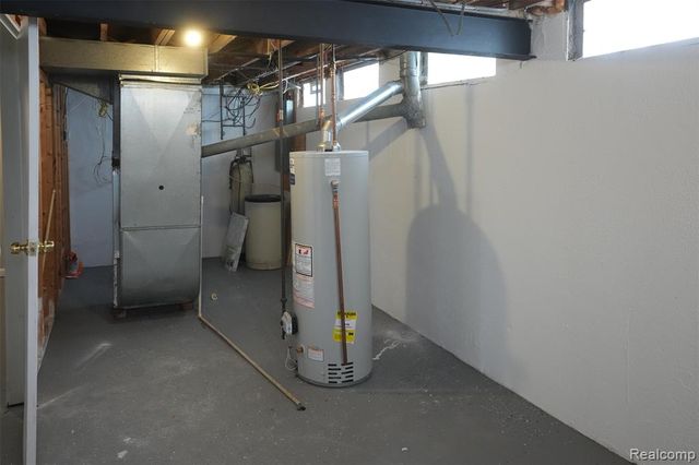 5783 Williamsburg Court, Waterford, MI 48327