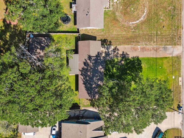 1423 S Main St., Lindale, TX 75771