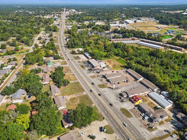 1423 S Main St., Lindale, TX 75771