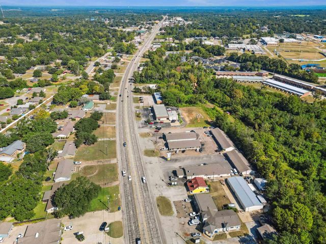 1423 S Main St., Lindale, TX 75771