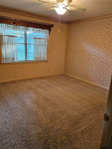 1423 S Main St., Lindale, TX 75771