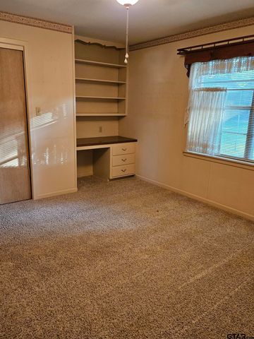 1423 S Main St., Lindale, TX 75771