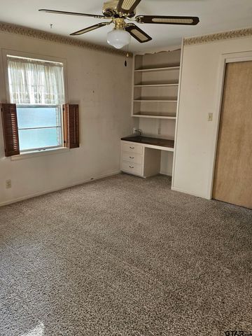 1423 S Main St., Lindale, TX 75771