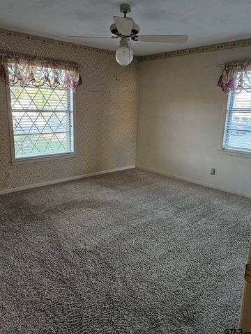 1423 S Main St., Lindale, TX 75771