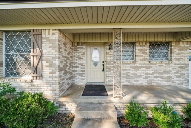 1423 S Main St., Lindale, TX 75771