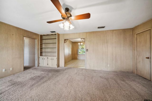 1423 S Main St., Lindale, TX 75771