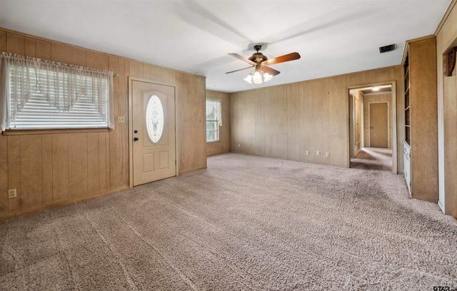 1423 S Main St., Lindale, TX 75771